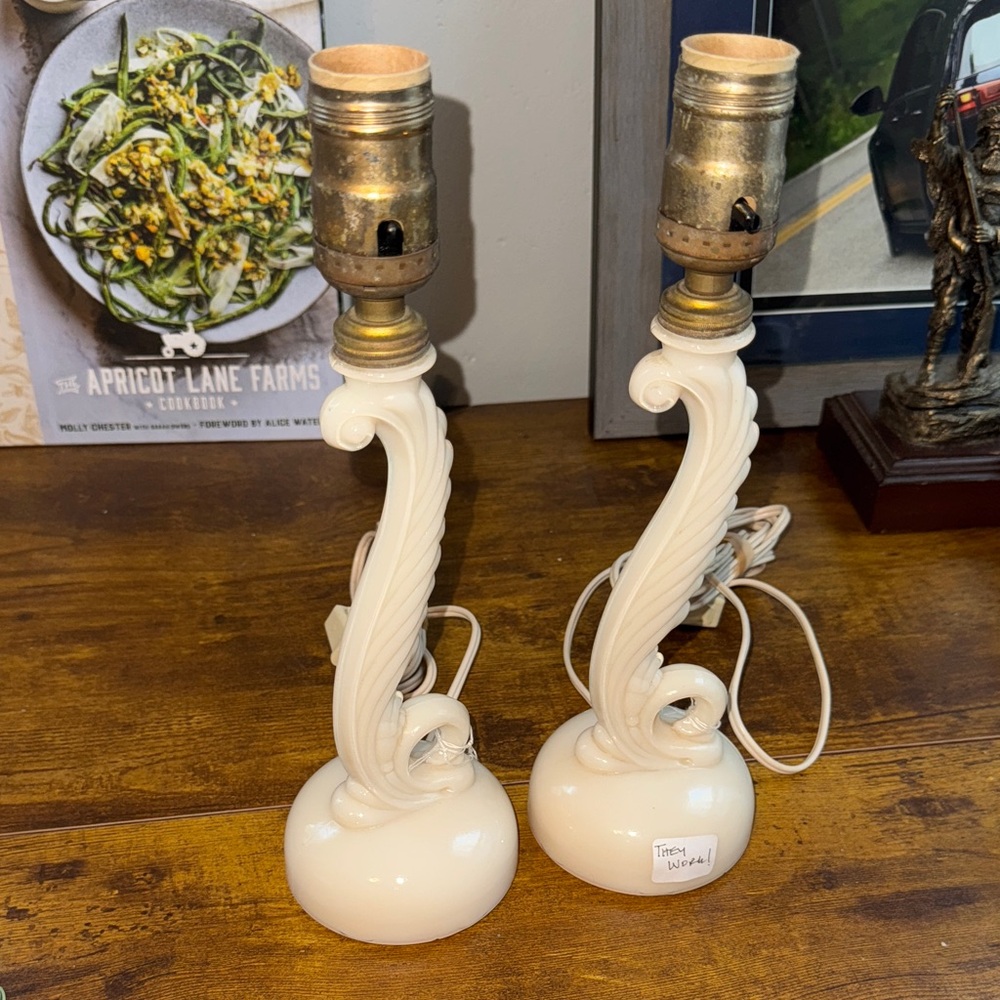 Vintage! Set of 1938 Aladdin Alacite Boudoir Lamps